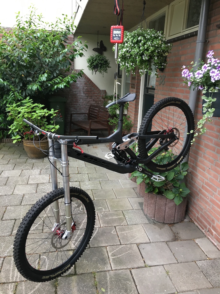 Session lightest DH bike project, 12,520kg with pedals, only missing grips, need to cut bars, maybe shorten chain more, change chainring to a lichter one to get it below 12,5kg