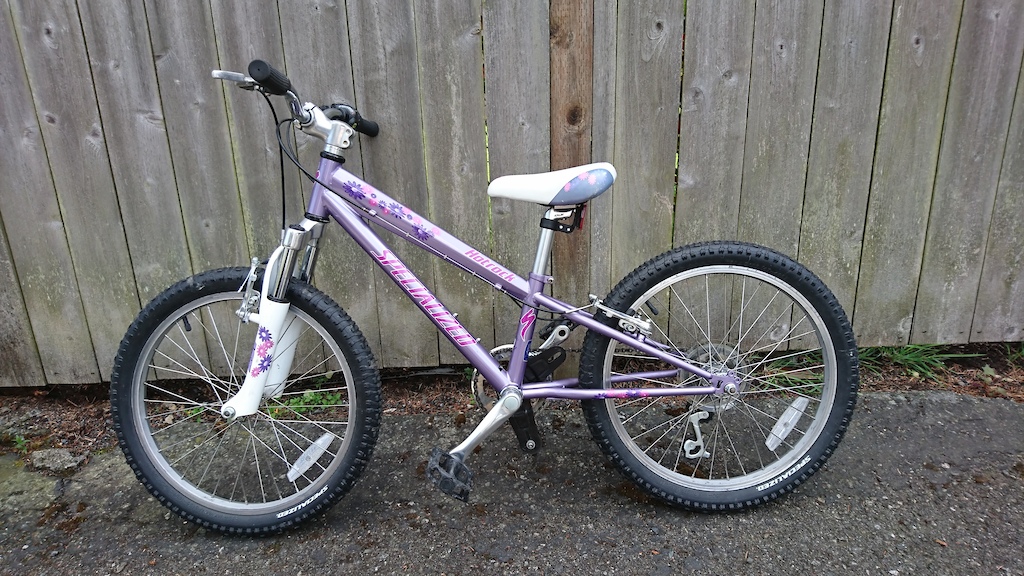 Specialized Girls Hotrock 20" w/ front suspension, 1 x 6 speed Shimano Revo gripshift and dual v-brakes (no coaster)