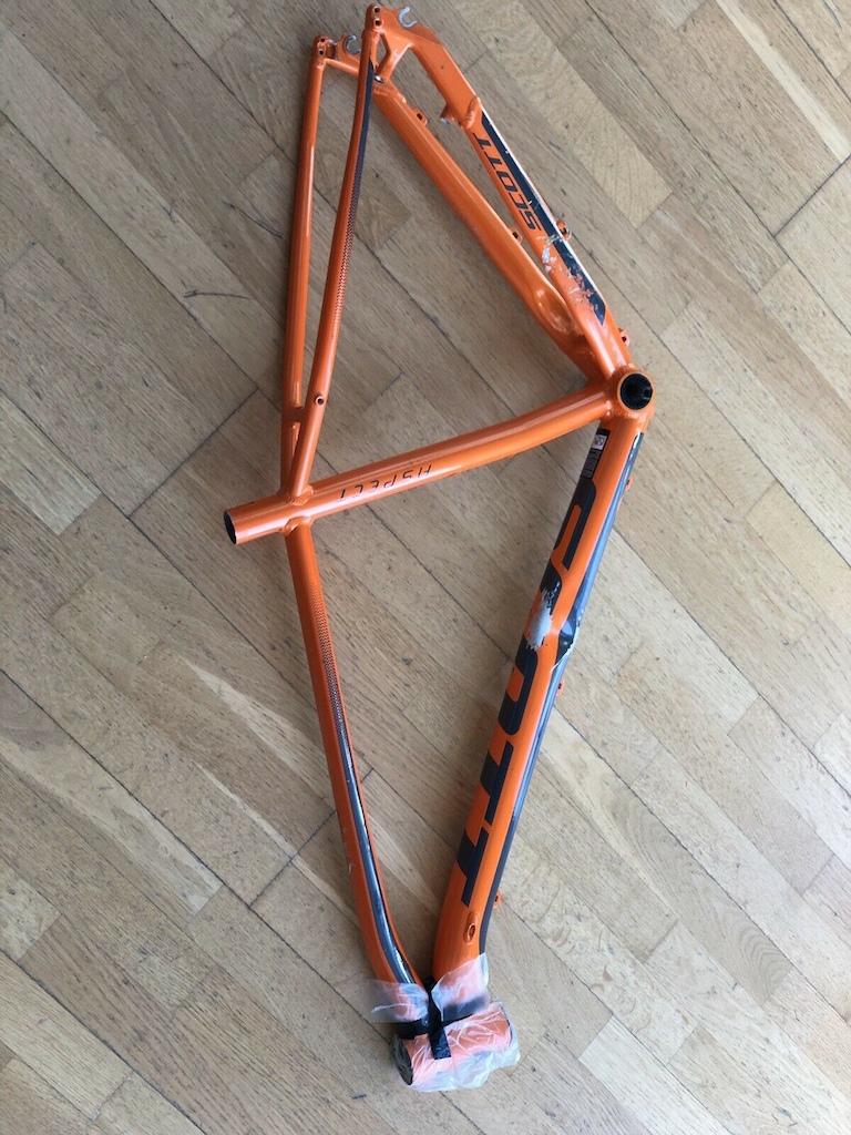 Broken Scott aspect frame. The donor for my DIY bamboo bike project. Usng the BB, headtube, seattube. Was going to use the dropouts, but wanted bolt through so making other plans for that.