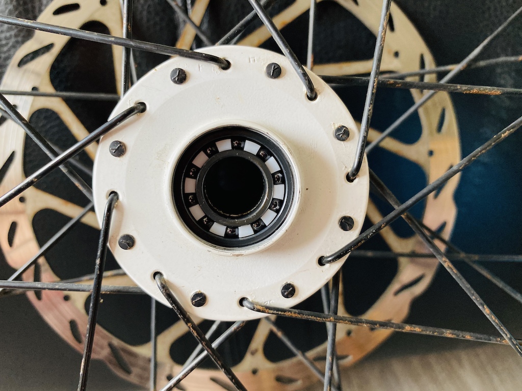 Octane front hub bearing change for fuel ceramic ones