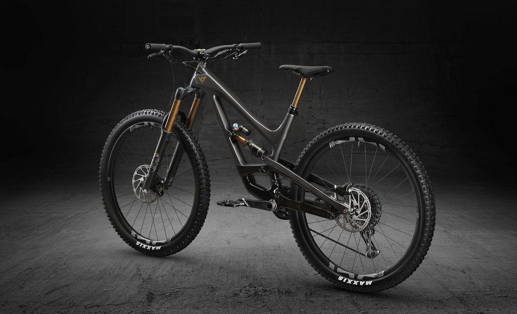 Yt capra hot sale pinkbike