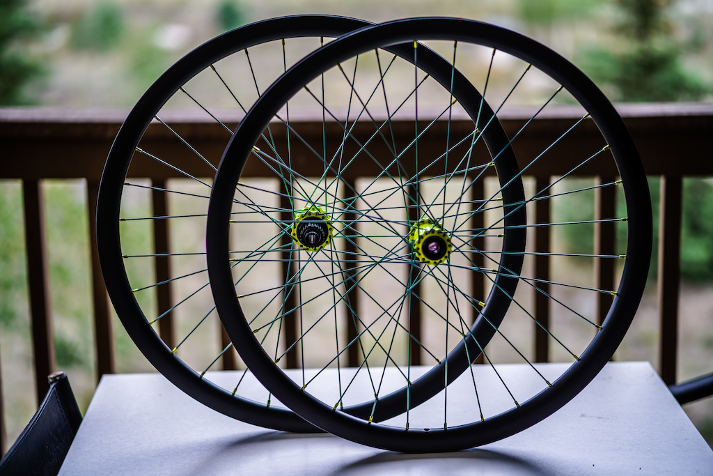 Front: 650g Onyx Vesper CL 15mm Boost TC, 2.0 Ti Spokes, Nextie NXT27RM30
Rear: 885g Onyx Vesper CL 148 Boost MS, 2.0 Ti spokes, Nextie NXT27RM30