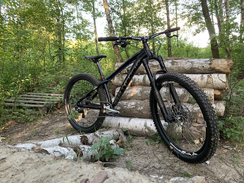 Dartmoor Hornet 26" model for 2020, with Öhlins RXF36 EVO Fork 150mm.
MAgura MT5 brakes with HC 1 finger levers