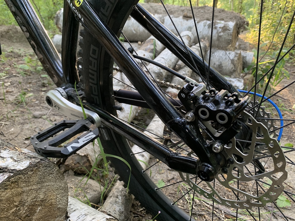 Dartmoor Hornet 26" model for 2020, with Öhlins RXF36 EVO Fork 150mm.
MAgura MT5 brakes with HC 1 finger levers