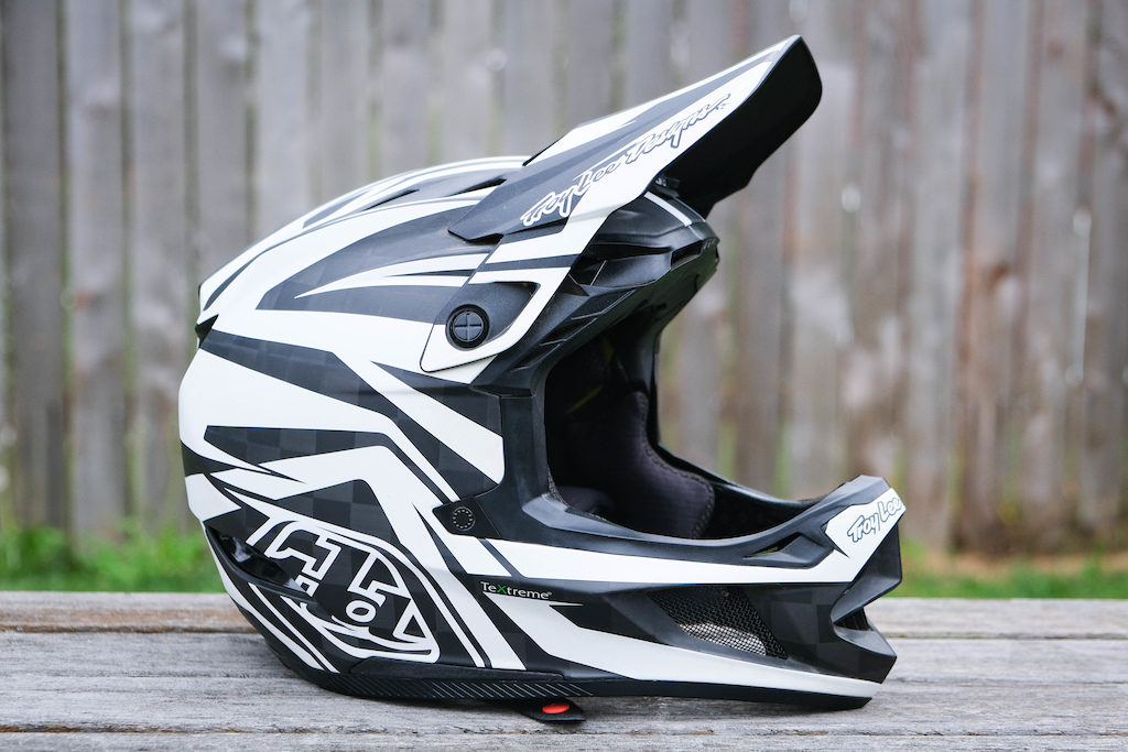 Review: Troy Lee Designs' D4 Carbon Helmet is a Worthy Successor