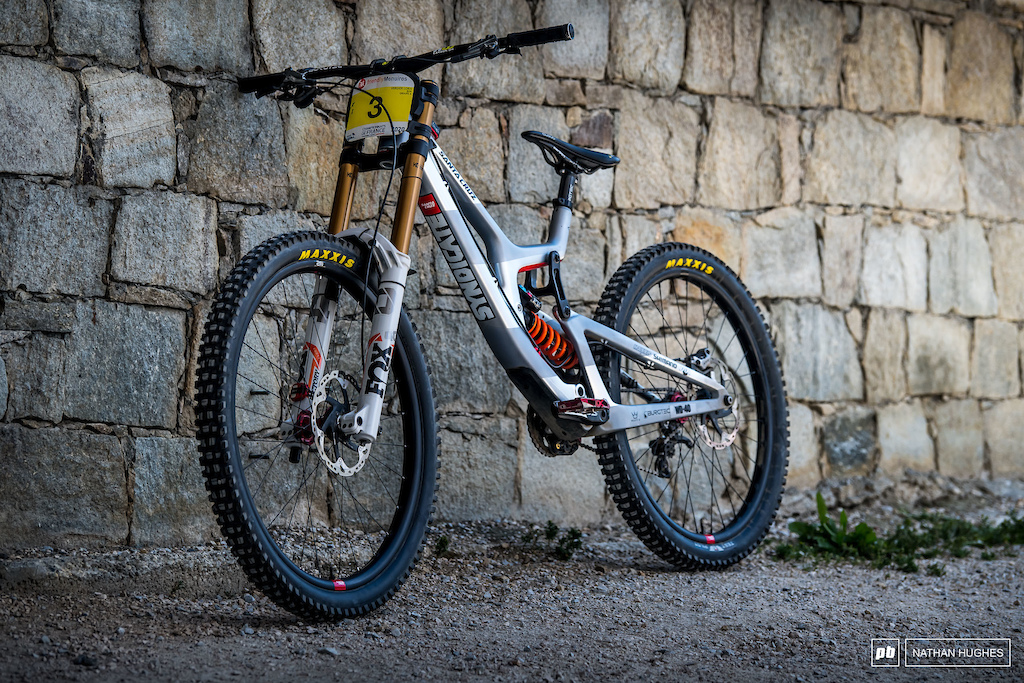 Review: Santa Cruz V10 29 - A Highly Refined & Rapid DH Race Bike - Pinkbike