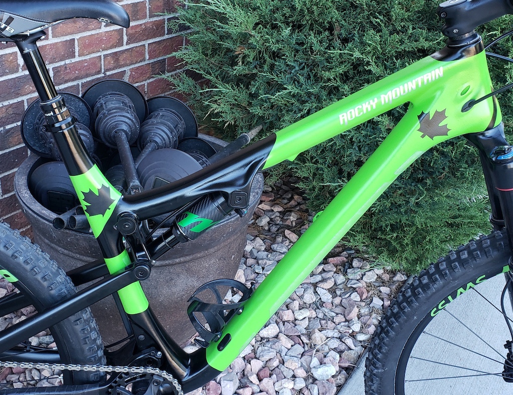 2016 Rocky Mountain Thunderbolt MSL 770
27.5 / lrg custom glow in the dark paint job 
carbon fiber 140mm travel 
2017 Rockshox pike RCT# custom decals