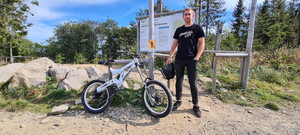 Santa Cruz Super 8 & Marzocchi Super Monster T400