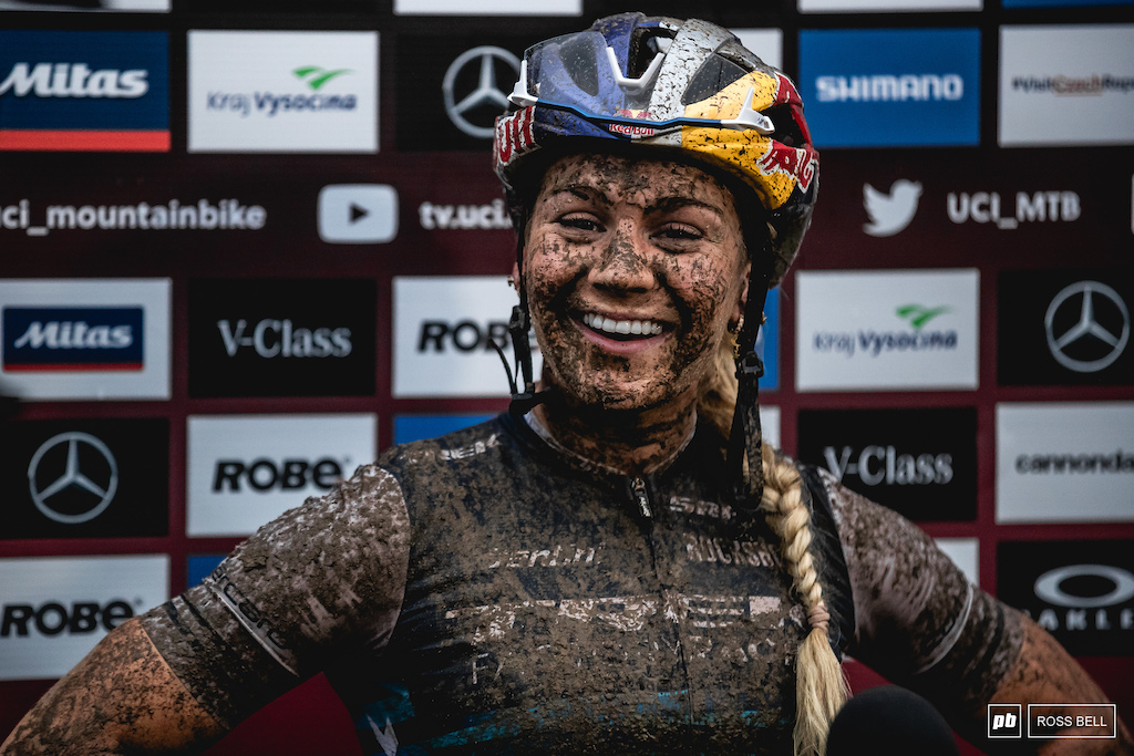 First elite World Cup meant the first short track experience for Evie Richards, she got acquainted quickly.