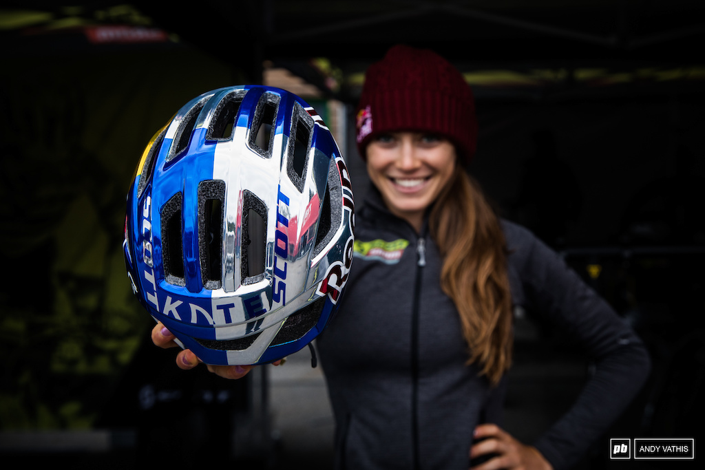 Fresh shiny new lid for Kate Courtney this week.