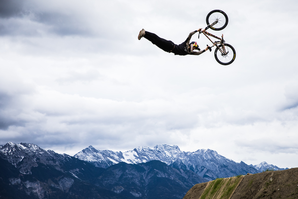 Video Behind the Scenes of Emil Johansson s 2020 Crankworx Innsbruck Slopestyle Win Pinkbike