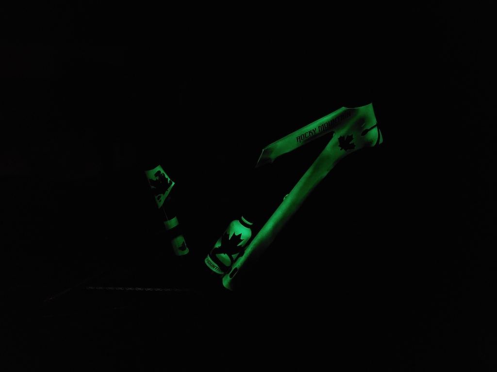2016 Rocky Mountain Thunderbolt MSL 770
Carbon Fiber  *** Custom Paint **** Green Glows in the Dark