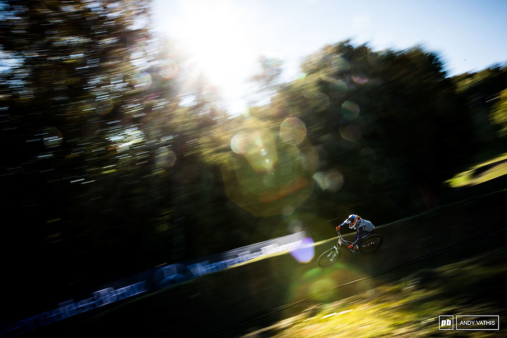 Camille Balanche looked on pace in this morning sun. The World Champ will be trying to back her performance from Leogang.