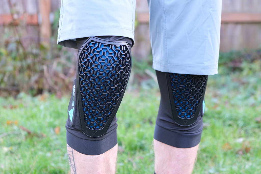 Best pedal friendly knee pads review