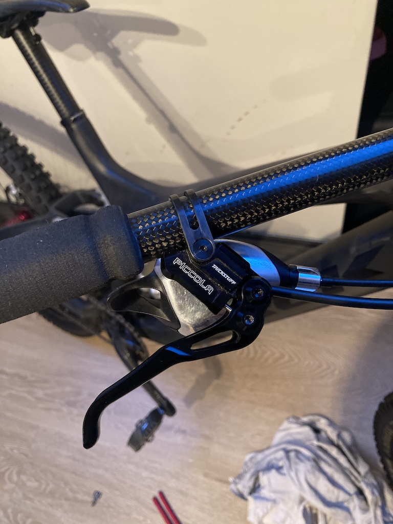 Fitted black lever blades and HOpp Carbon clamps