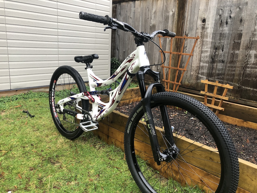 09’ Specialized SX - 2018 Lyrik 27.5 with custom 100mm air shaft. A2C height the same as a 26” Fox 36 100mm

Bike also dropped almost 2 lbs from the old fox 36. Sitting at 29.9lbs on my scale!