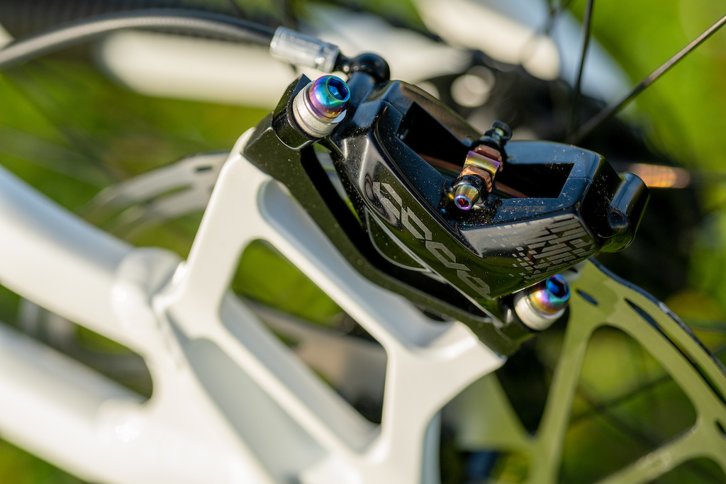 Commencal Supreme DH 29 - 27 Photo Kifcat Shaperideshoot