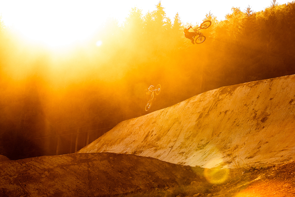 Signature Andreu style at Fest Sessions in Belgium on one of the new additions to the Loosefest line, a double sided hip. There's a brief moment of time when the sun is setting where it just catches the tops of the trees behind and just enough falls on the hip still. This was shot just as the sun was about to set behind the trees, during a mega train of riders leaving a cloud of dust, creating the perfect light to capture Andreu doing what he does best!