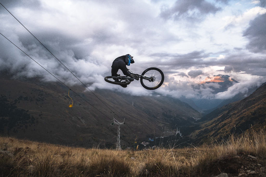 DH Trail on mt. Cheget near Elbrus. Petr sending it to the valley below