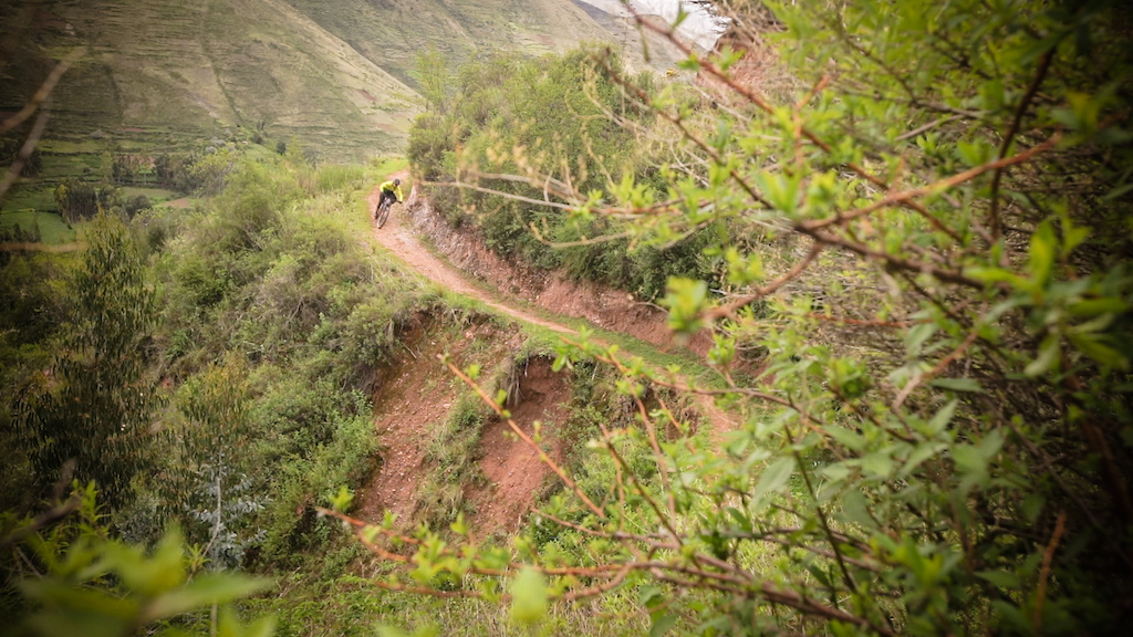 Natural trails with an amazing grip, that is why the best riding conditions are during wet season. Just enjoy the lines!