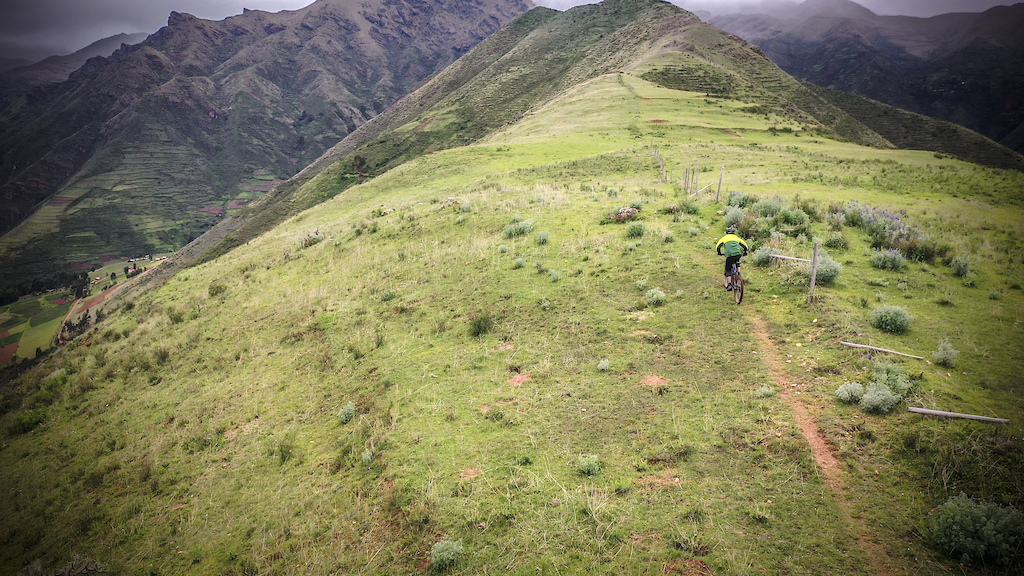 Still image taken from the E+lectric Valle+y video in Lamay, Cusco. Riding the Giant Trance X E+ Pro 2 with Chente Chirinos during a wet morning in the Sacred Valley. Exploring the ´hood.