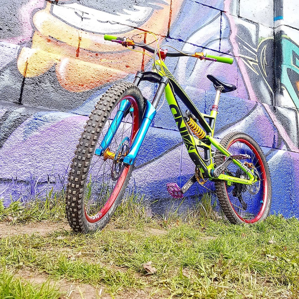 After i ripped my SX trail (11years of use) i build up a 2015 capra frame with my old parts, and some new parts. 
back in these days i rode my capra few years on 26" and it worked well. 
i loved my old bomber... can any fork company build a Eta system for current enduro forks???