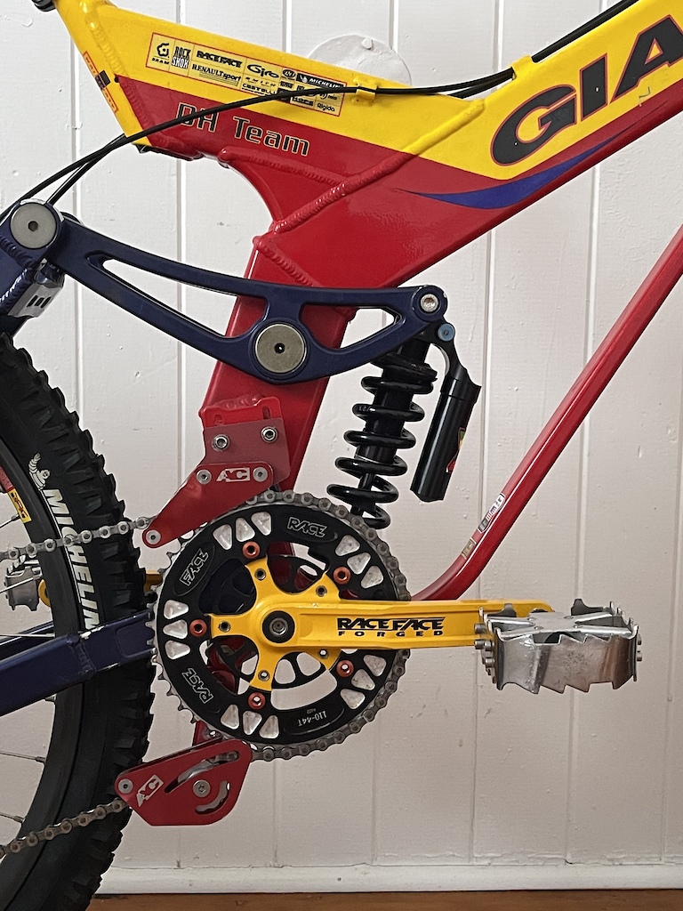 Little update to the Giant, yellow race face turbine cranks