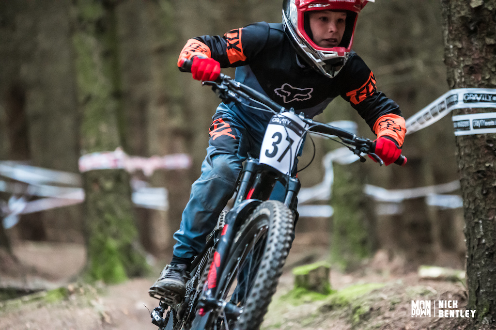 Noah Killeen one of the riders riding in both races this weekend finishing 6th today in the  13-14 boys. a really top effort considering the big fall he took the day before at the bottom of the drop section.
