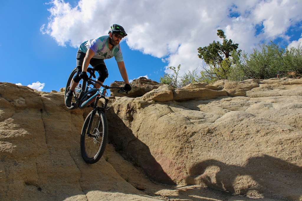 RAD Apparel Daydreamer mtb jersey dropping in photo.