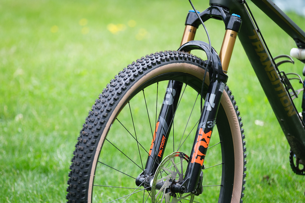 Short travel store suspension fork