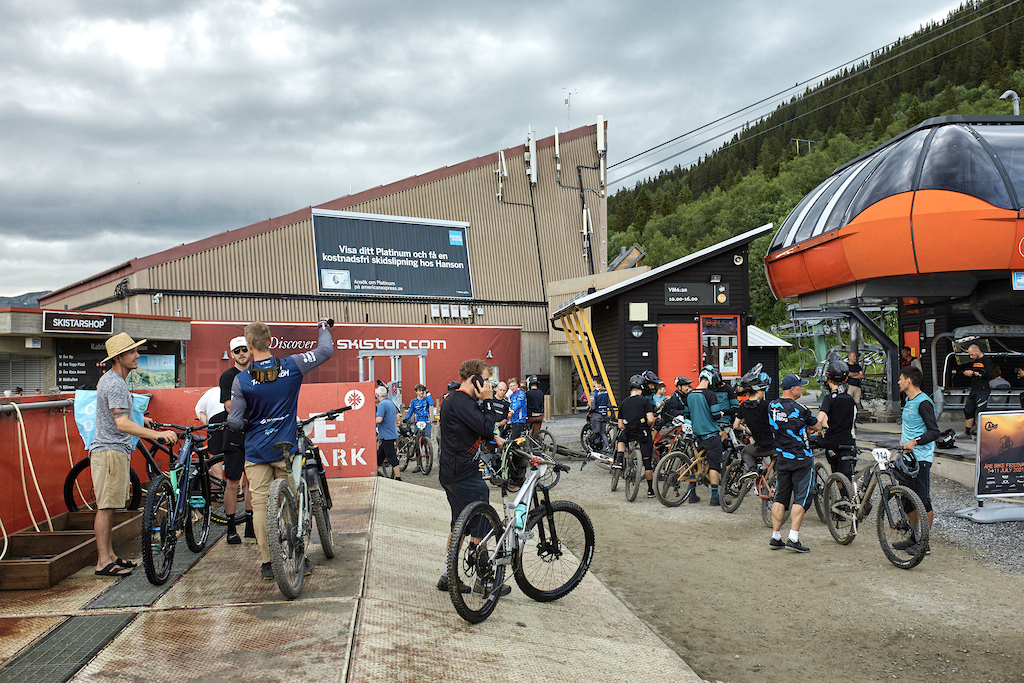 Riders wait as the lift to stage 5 is stopped due to bad weather at the Swe Cup MTB Enduro in re Sweden - 2021 07 08 The first round of the newly formed national series Swe Cup Enduro arrives in re alongside the re Bike Festival for Round 1. Riders tackled a challenging 5 stage enduro where they can earn UCI points towards racing on the international EWS.