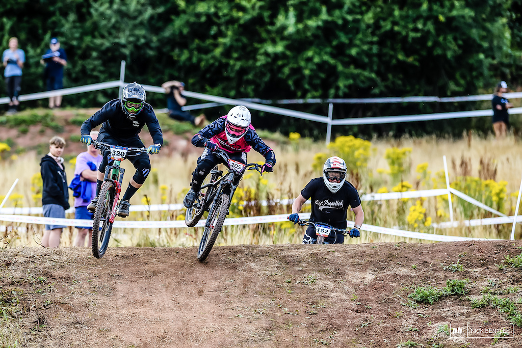 In one of the races of the day the comeback kid Scott Robets 9 years since his last 4X race on a enduro bike pushed Martin brown all the way to the final corner along with Simon Cheung But Martin Brown held on to take the Men’s Masters British champion title.