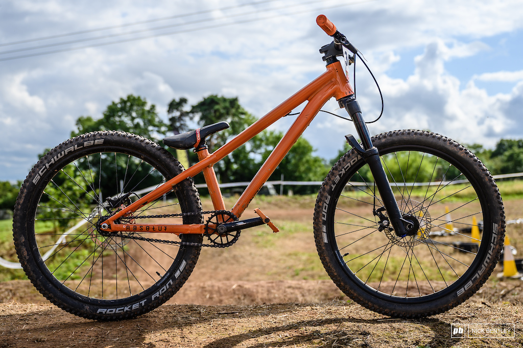 Robin Matern Alonso's Commencal Absolut