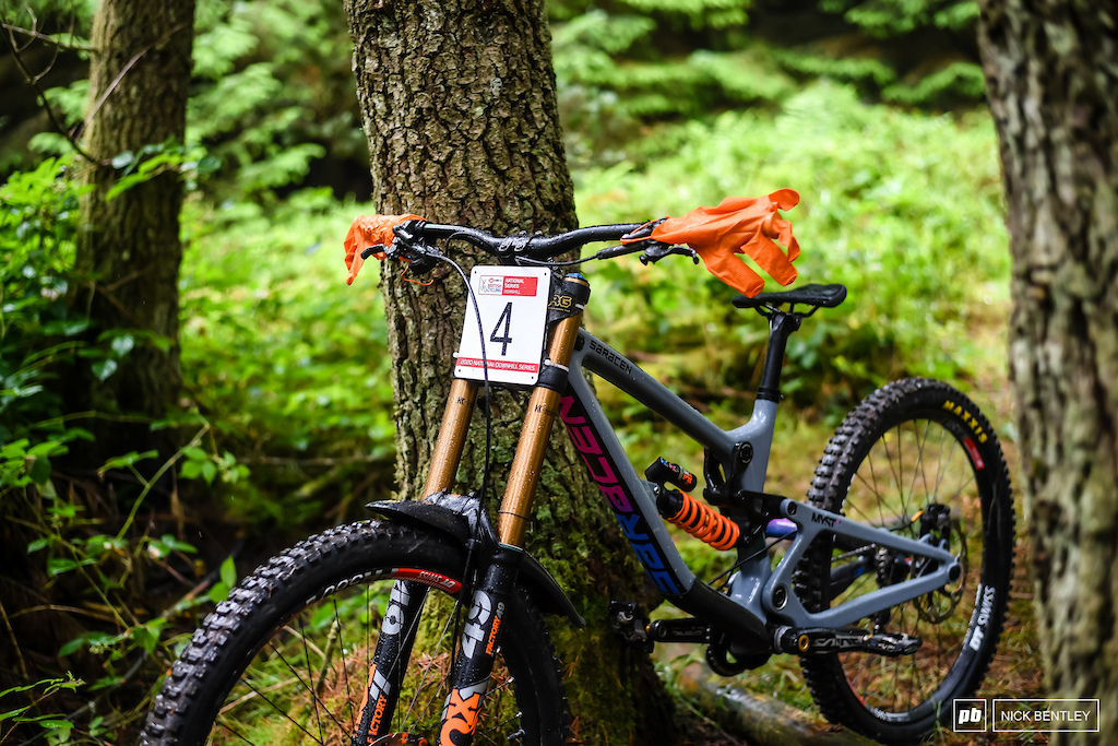 Riley Scott's Saracen Myst is hanging out waiting for elite seeding to start a smart idea in the rain to cover your grips and keep them dry. The gloves even match the fox orange!