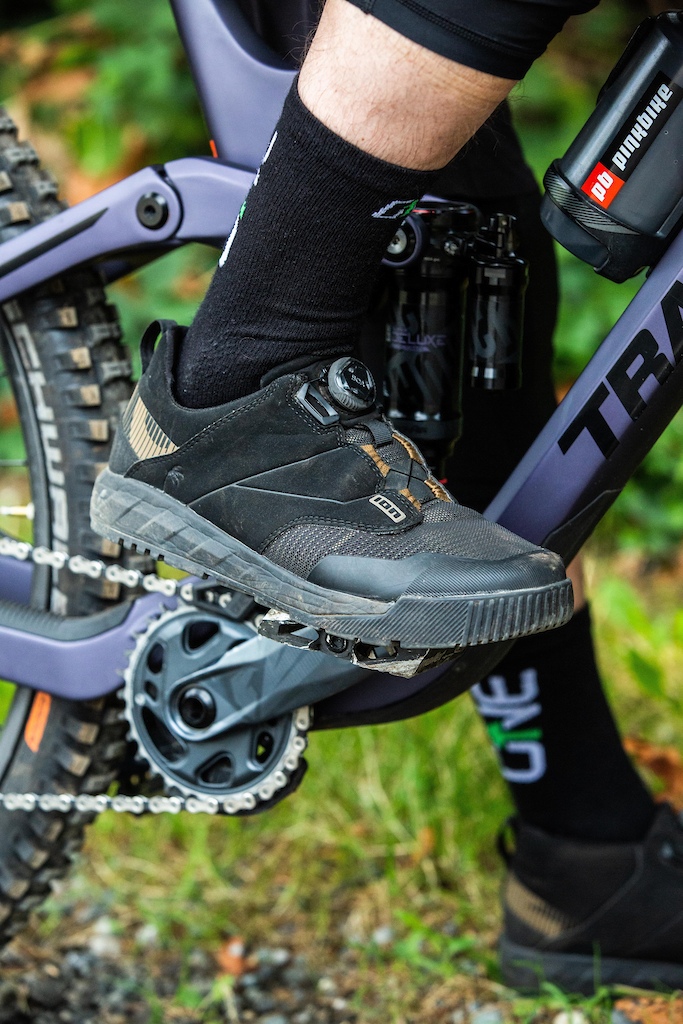 ION Rascal Select Boa clip shoes. ION K-Sleeve AMP knee pads