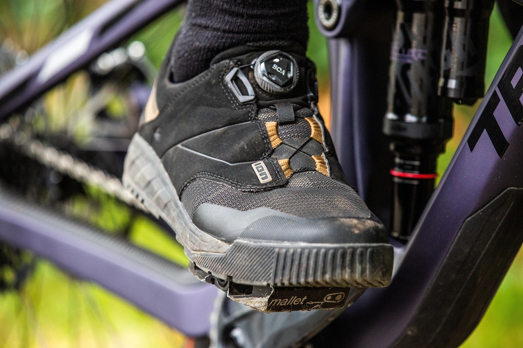 ION Rascal Select Boa clip shoes. ION K-Sleeve AMP knee pads