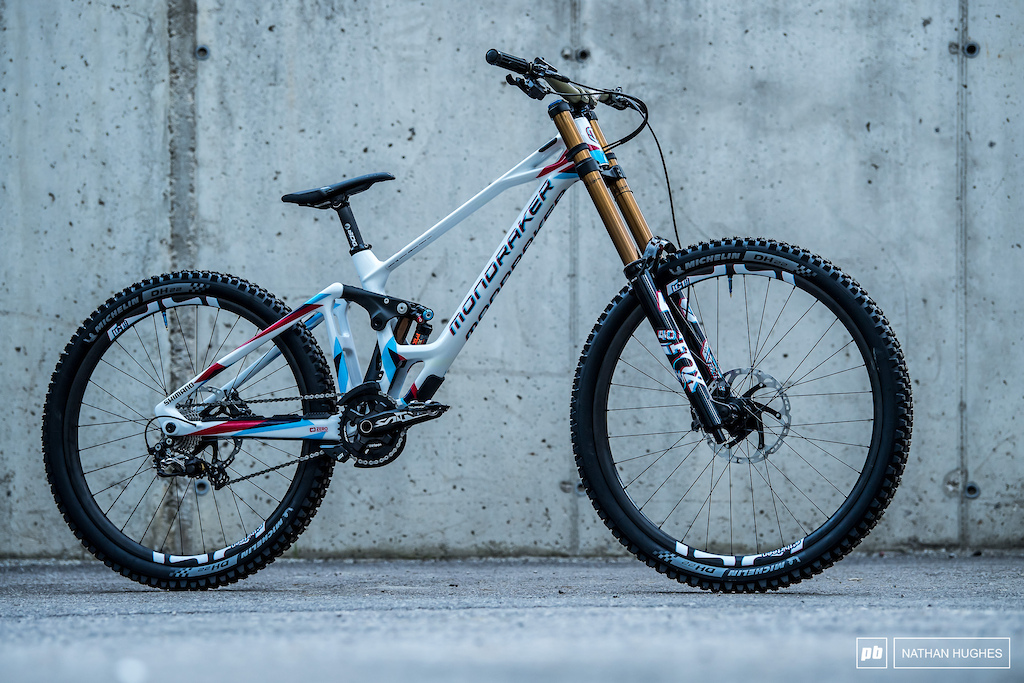The 3D Summum in all it s glory. This bike will be ridden by Ele Farina but Brook and Laurie will run the same design.