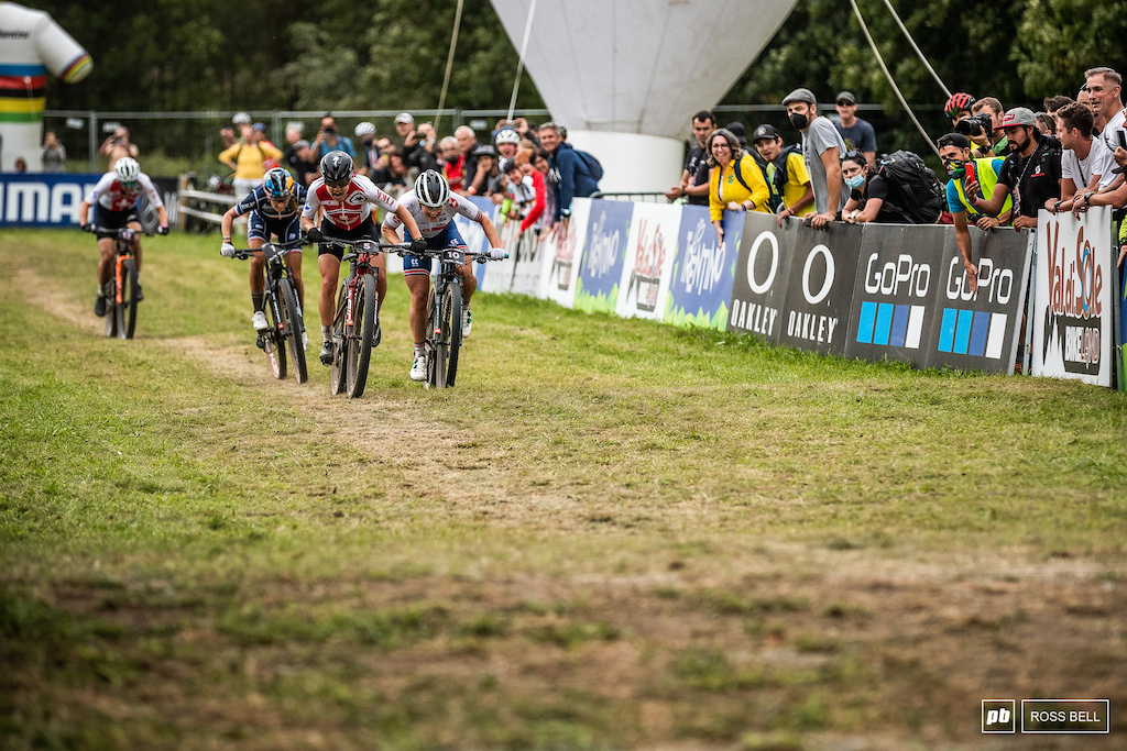 It came down to a 3 way sprint between Sina Frei, Evie Richards and Pauline Ferrand Prevot.