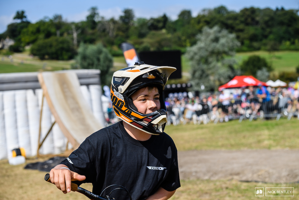 The youngest rider in the Elite Field, Fin Davies heading up for his next run