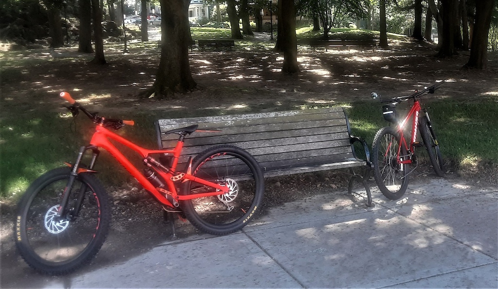 Had a chance to get a SHORT quickie to Fresh Pond, so I took my Stumpy and we're breaking in my friend Mike's NEW Rockhopper!! These new Rockhoppers are very nice for the price. Super comfortable and responsive ride.