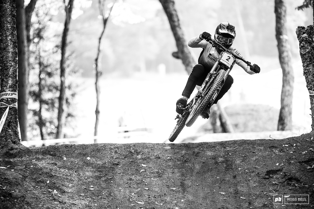 Jordan Williams keeps it low on course to his first World Cup win.