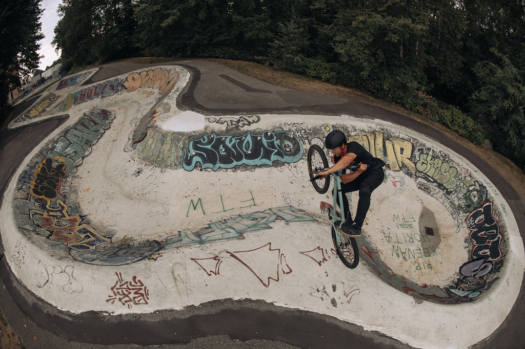 Caleb Holonko Rides the Shonky