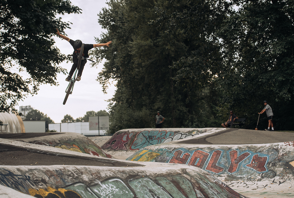 Caleb Holonko Rides the Shonky