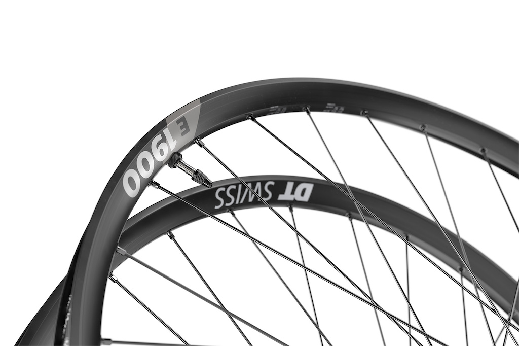 Spline 1900 best sale dt swiss