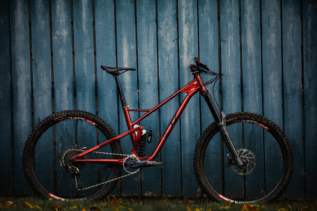 Introducing the .12
the latest addition to the Rå stable. A 165mm rear 180mm front 29er built to take the hits and call the shots with a 3.13 - 1.99 progressive leverage ratio.
.
Vital stats-
64° head angle 78.5° seat angle, 30mm BB drop, 435mm chainstays