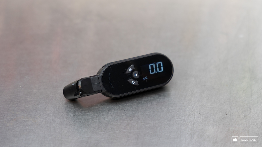 This new model also offers the live air pressure adjust mode that lets you read the pressure in real time while bleeding air from the tyre or suspension. This new gauge sells for US 58.