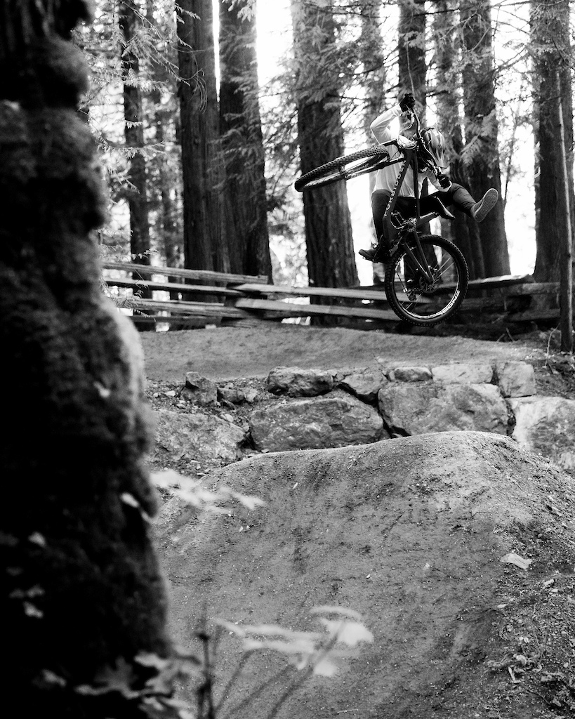 Dillon Butcher On Vancouver Island - From Beta MTB.

Photo by Daniel Fleury.