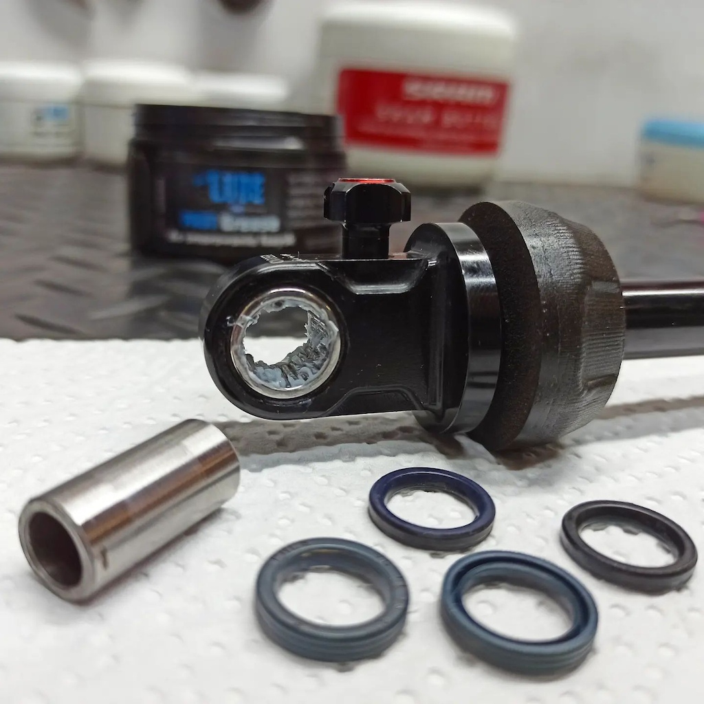 bearing with a sleeve in the damper ring