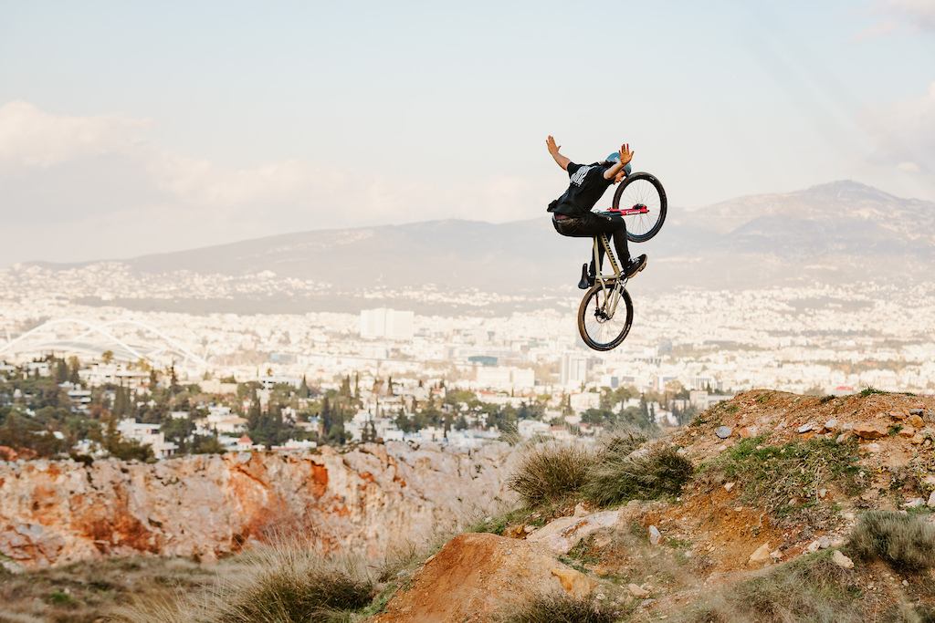 Propain dirt jump online bike