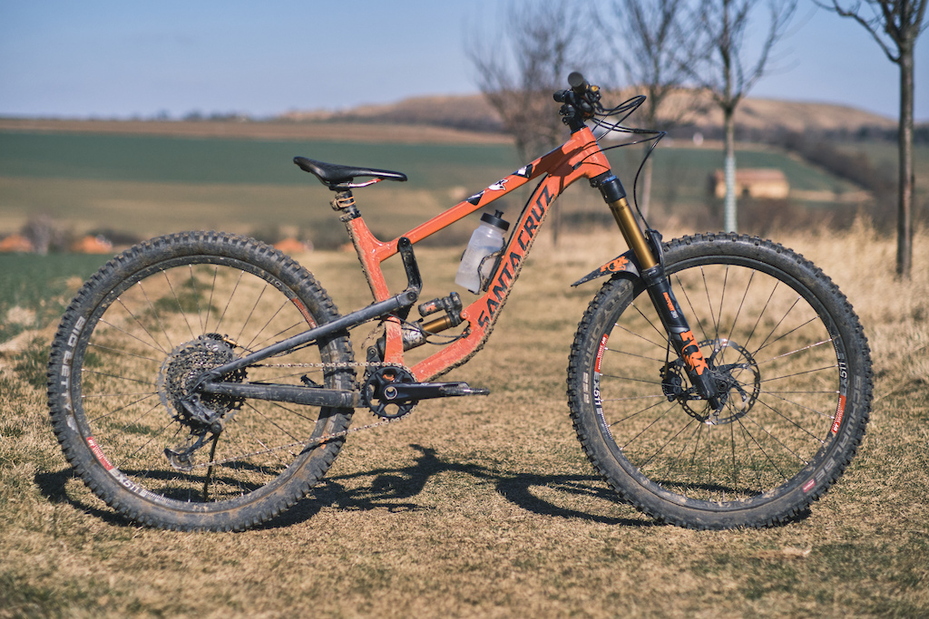 After 12 years on 175mm Saint Cranks I switched to 165mm XT cranks. My metal dirty Nomad is now much happier, because he can be set to low shock position now :-D